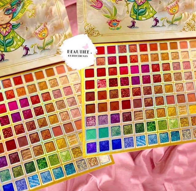 Huda New Large Eye Shadow Pallet